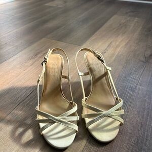 Vintage yellow Talbots kitten heels